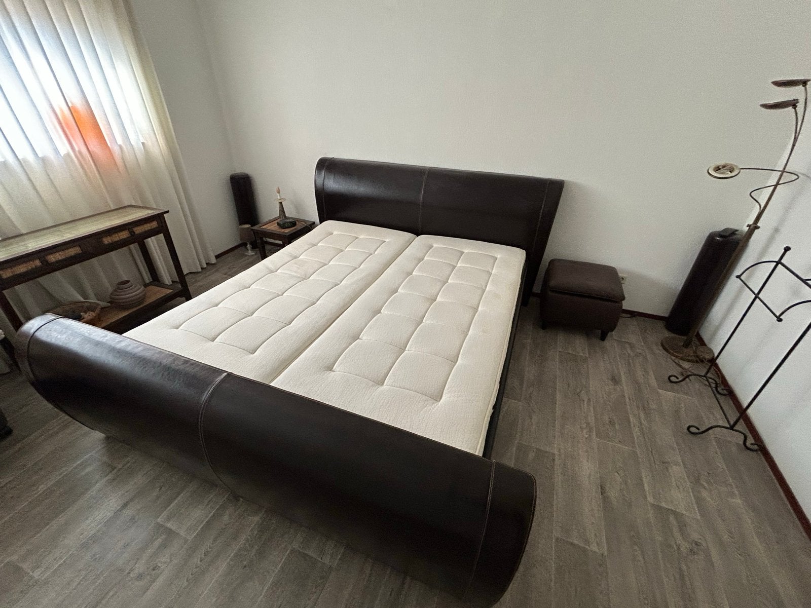 Tweepersoonsbed van bruin leer, Ophalen, Overige materialen, Gebruikt, Bruin