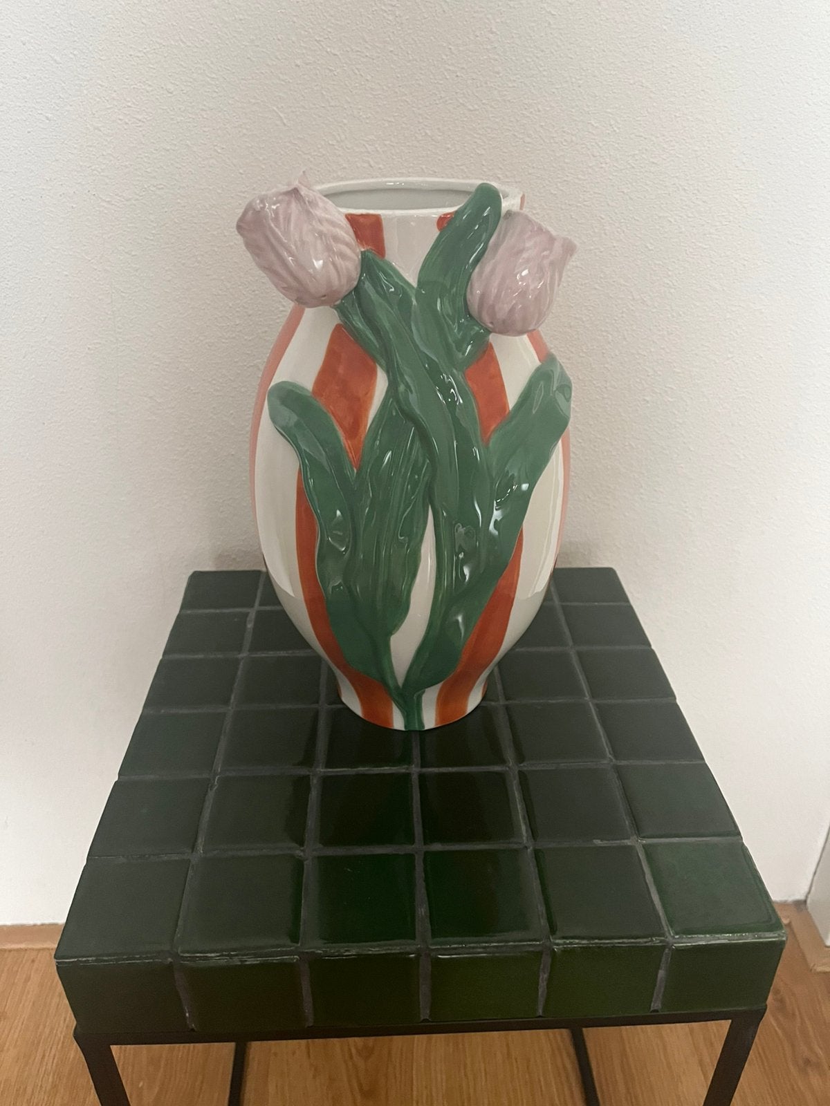 Leuke vaas met tulpen,Z.G.A.N.,30 cm,bruin gestreept, Ophalen