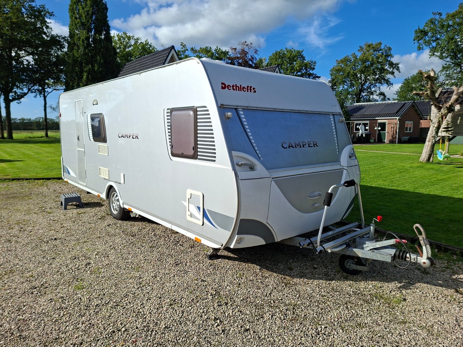 Nette 6-persoons caravan met stapelbed Dethleffs CamperM60sk, Particulier