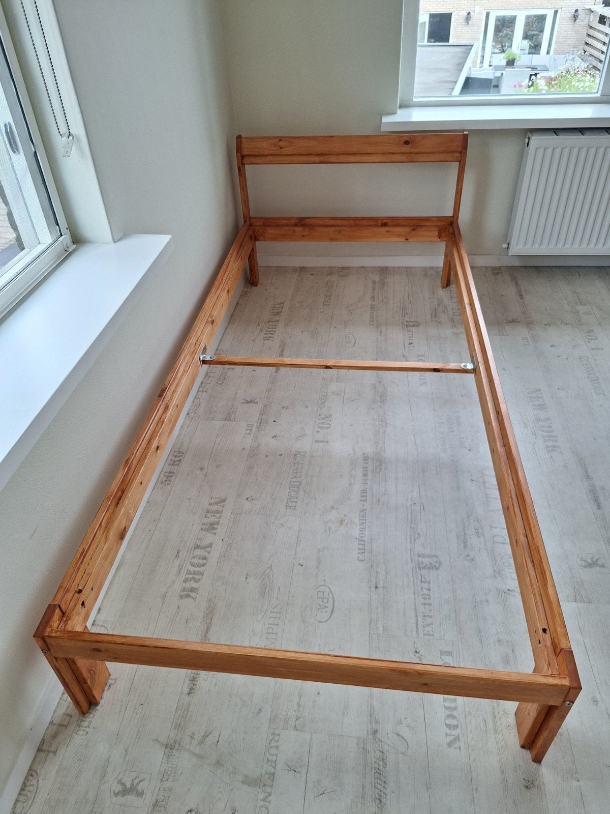 Ikea Neiden bedframe - Houten eenpersoonsbed, Ophalen, 90 cm, Eenpersoons, Bruin