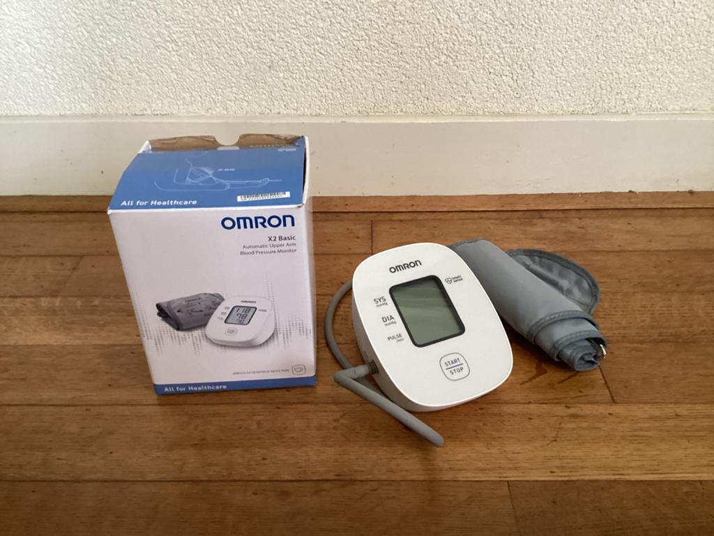 OMRON X2 Basic bloeddrukmeter + AC adapter, Ophalen, Zo goed als nieuw, Overige typen