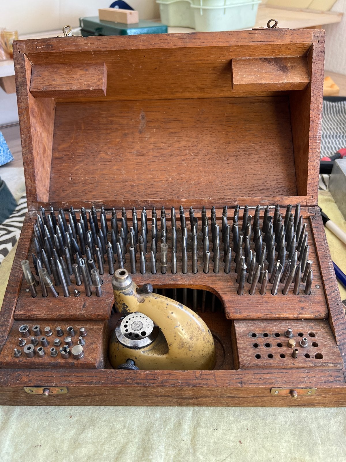 Antiek klokkenmakers gereedschap in Houten Kist, Antiek en Kunst, Ophalen of Verzenden