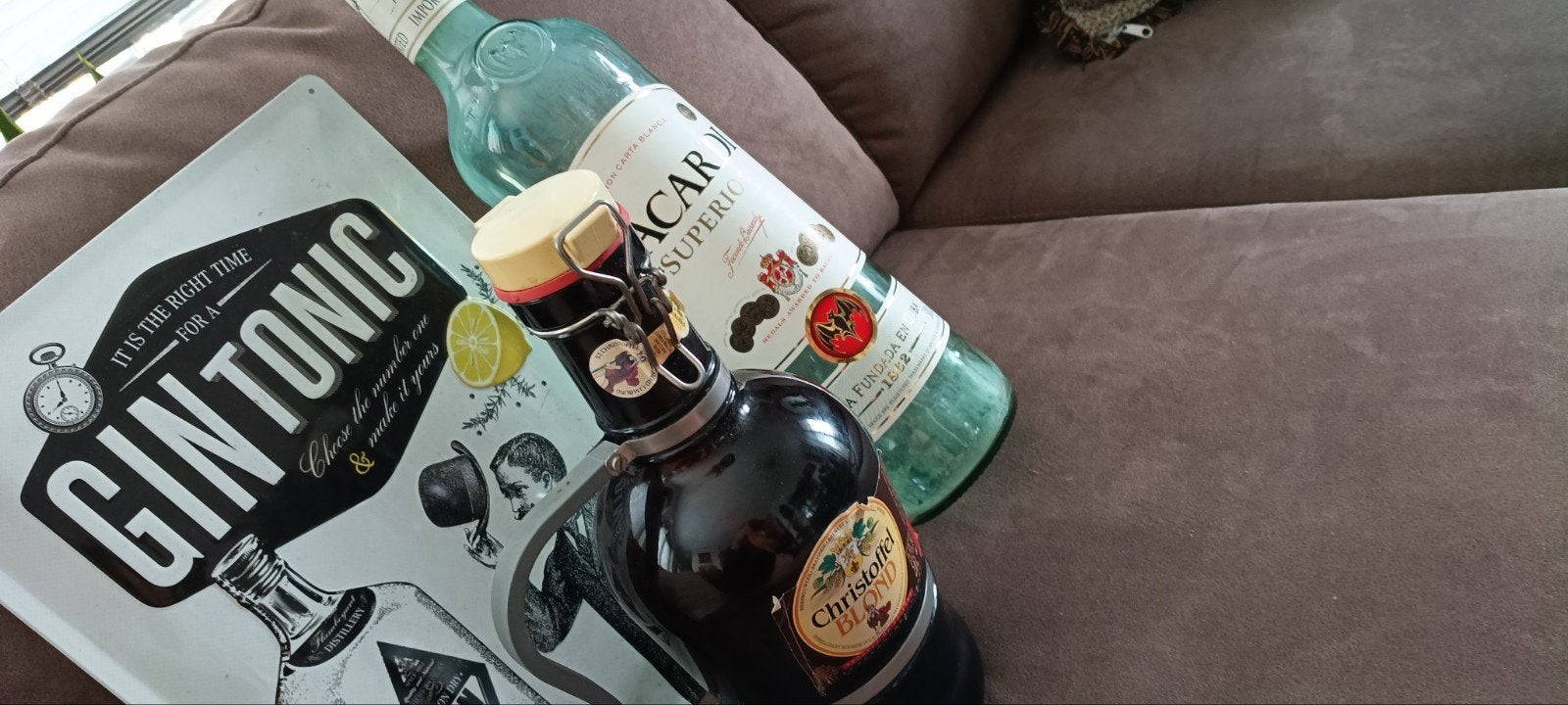 Decorate iset: Gin Tonic bord, Bacardi fles, Christoffel fl, Ophalen of Verzenden, Gebruikt