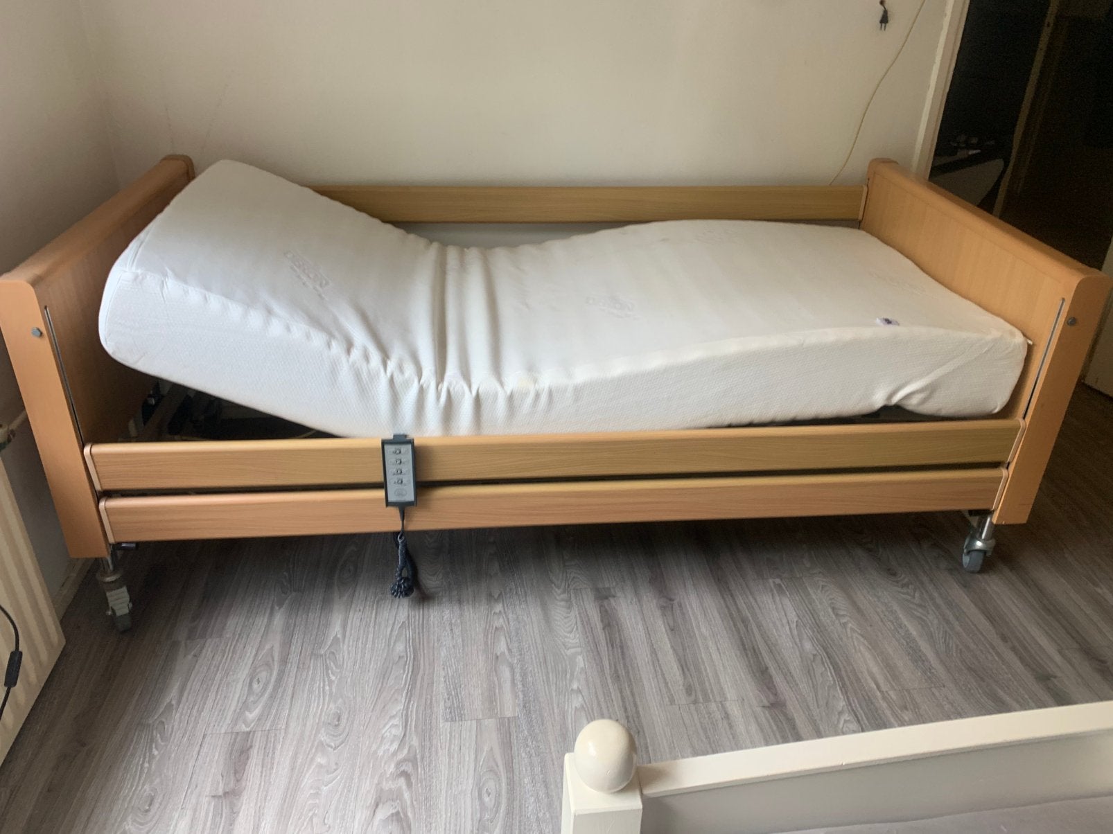 elektrisch hoog-laagbed / verpleegbed met Deron matras, Huis en Inrichting, Ophalen, Verstelbaar, 90 cm, Eenpersoons