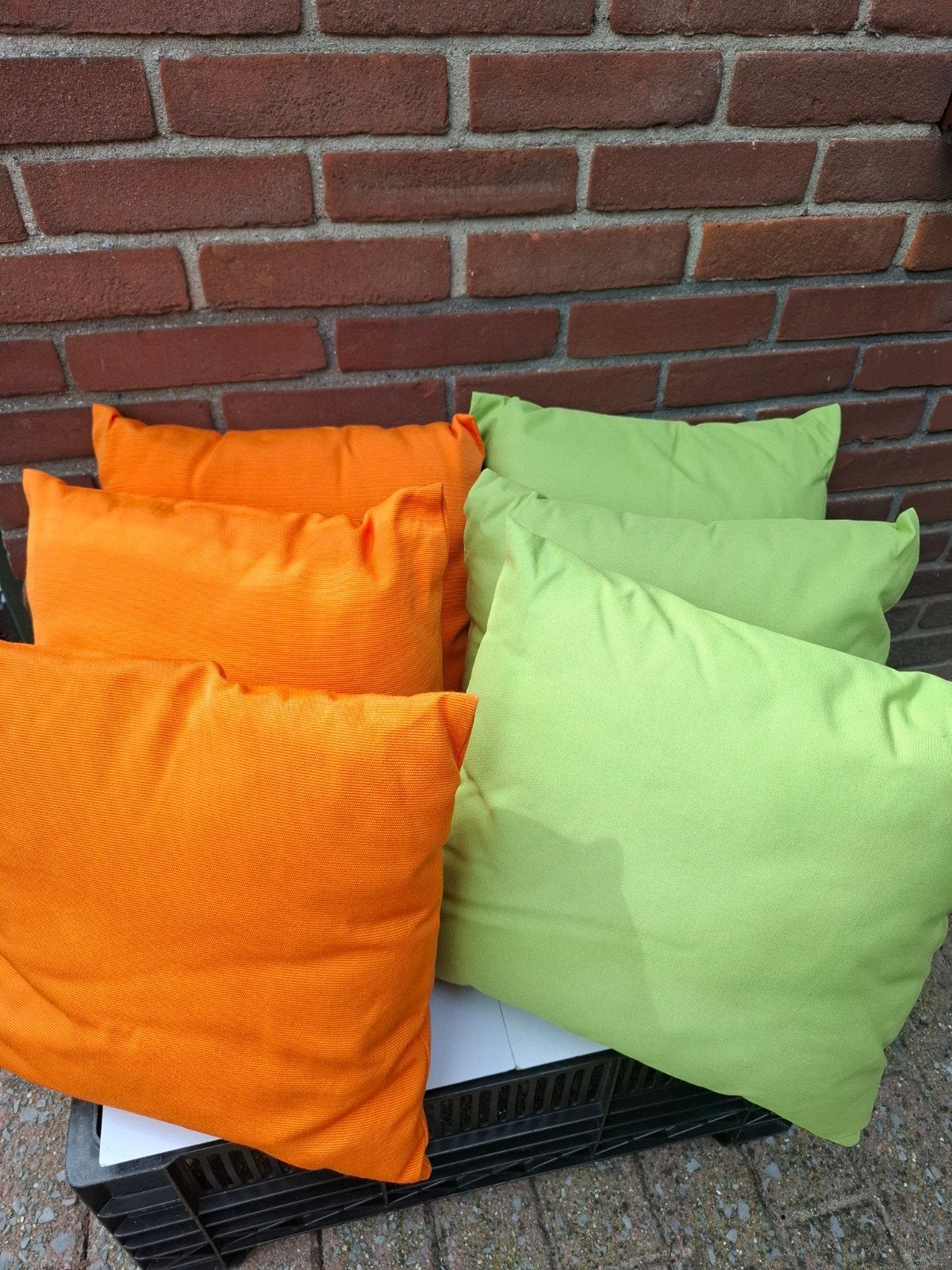 6 mooie fleurige kussens kussentjes oranje groen zgn

3 Oran, Ophalen