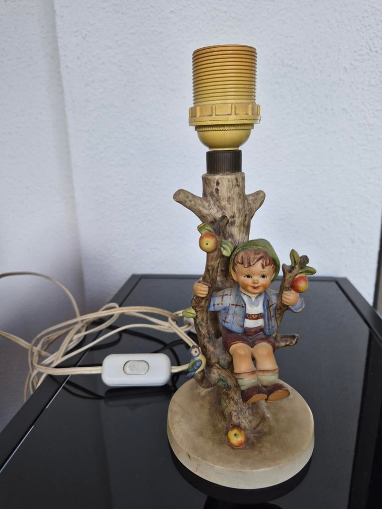 Vintage Hummel Tafellamp met Jongen in Boom, Ophalen of Verzenden