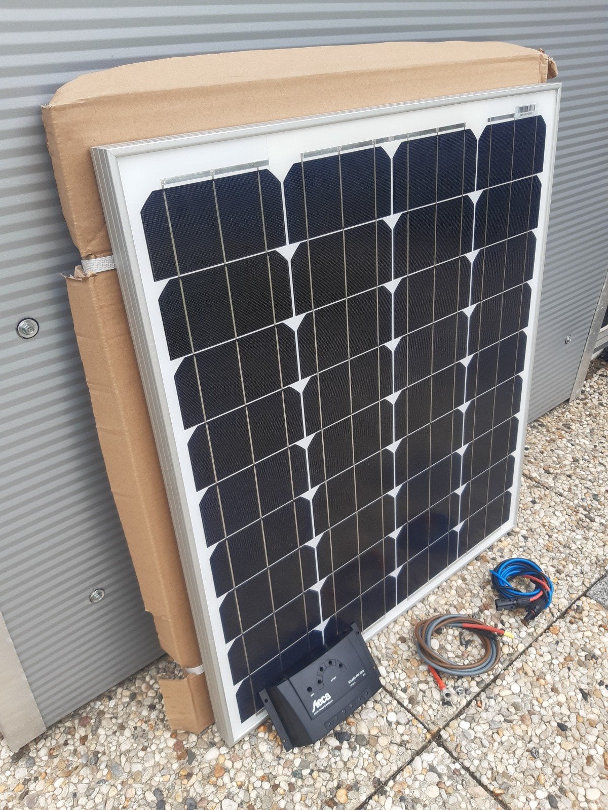 80watt zonnepaneel met laadregelaar en aansluit kabels, Ophalen, Nieuw, Motor en Techniek