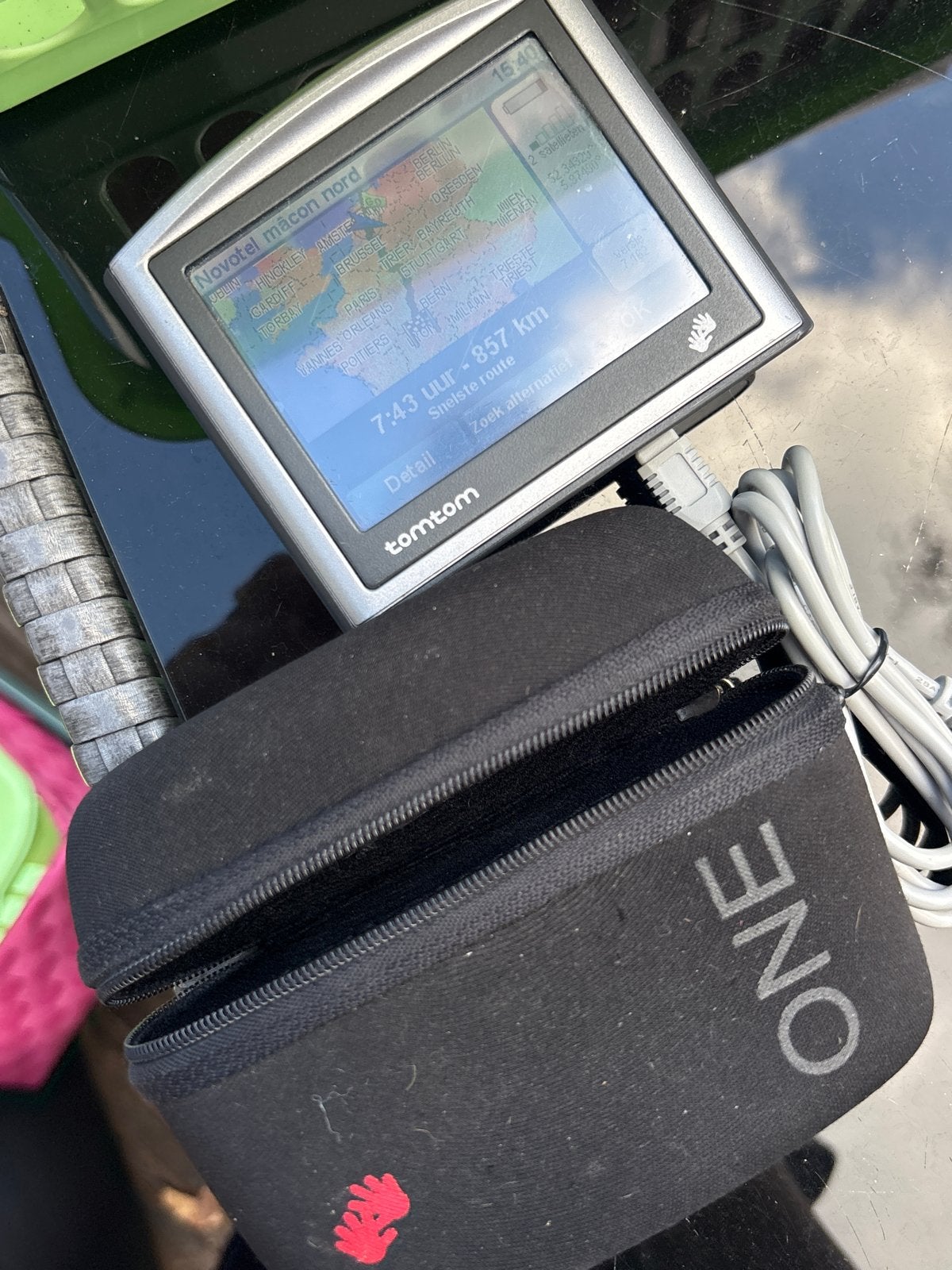 TomTom ONE Navigatiesysteem met SD-kaart & Hoesje, Ophalen of Verzenden, Gebruikt