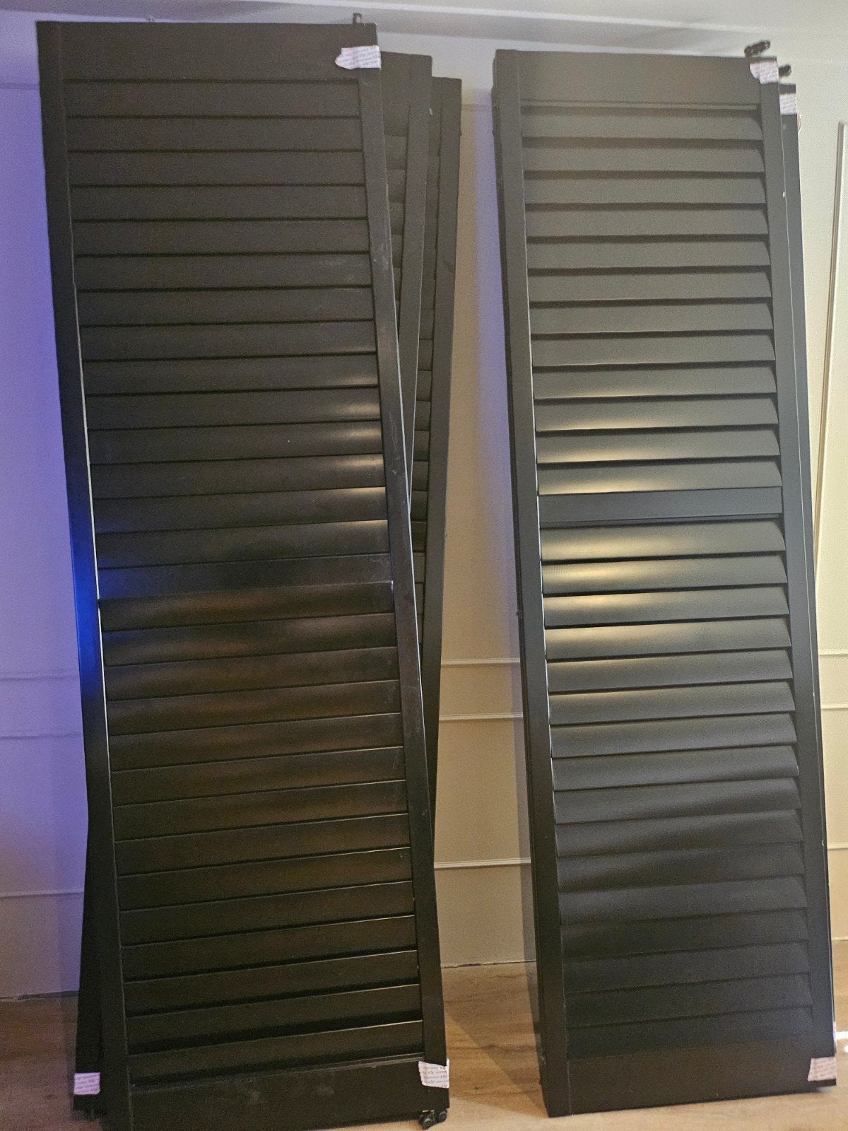 Zwarte shutters met wielophanging, Ophalen, Zo goed als nieuw