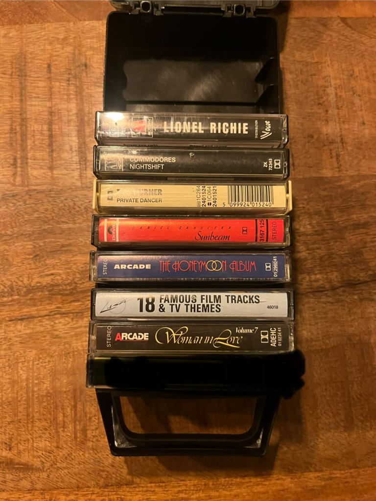 Diverse originele cassettebandjes met houder, Ophalen of Verzenden, Overige merken