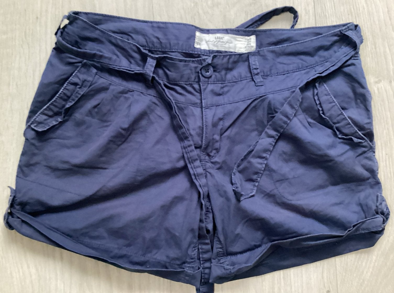 marineblauwe korte broek maat 36 (S) van H&M (LOGG), Ophalen of Verzenden, Gedragen, Blauw, W33 - W36 (confectie 42/44)