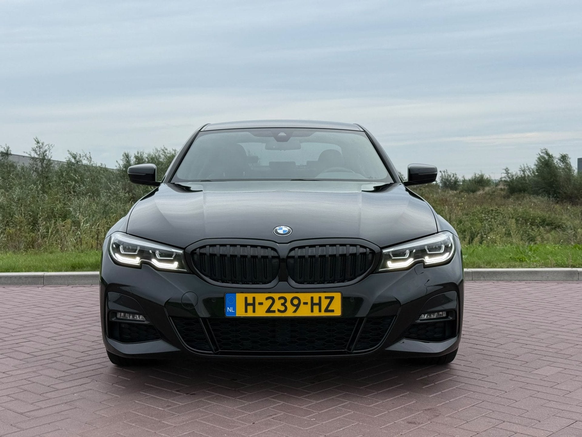 BMW 3-serie 320i High Executive / M Sport / Leder / 20inch M, Auto's, Automaat, Achterwielaandrijving, Gebruikt, 4 cilinders