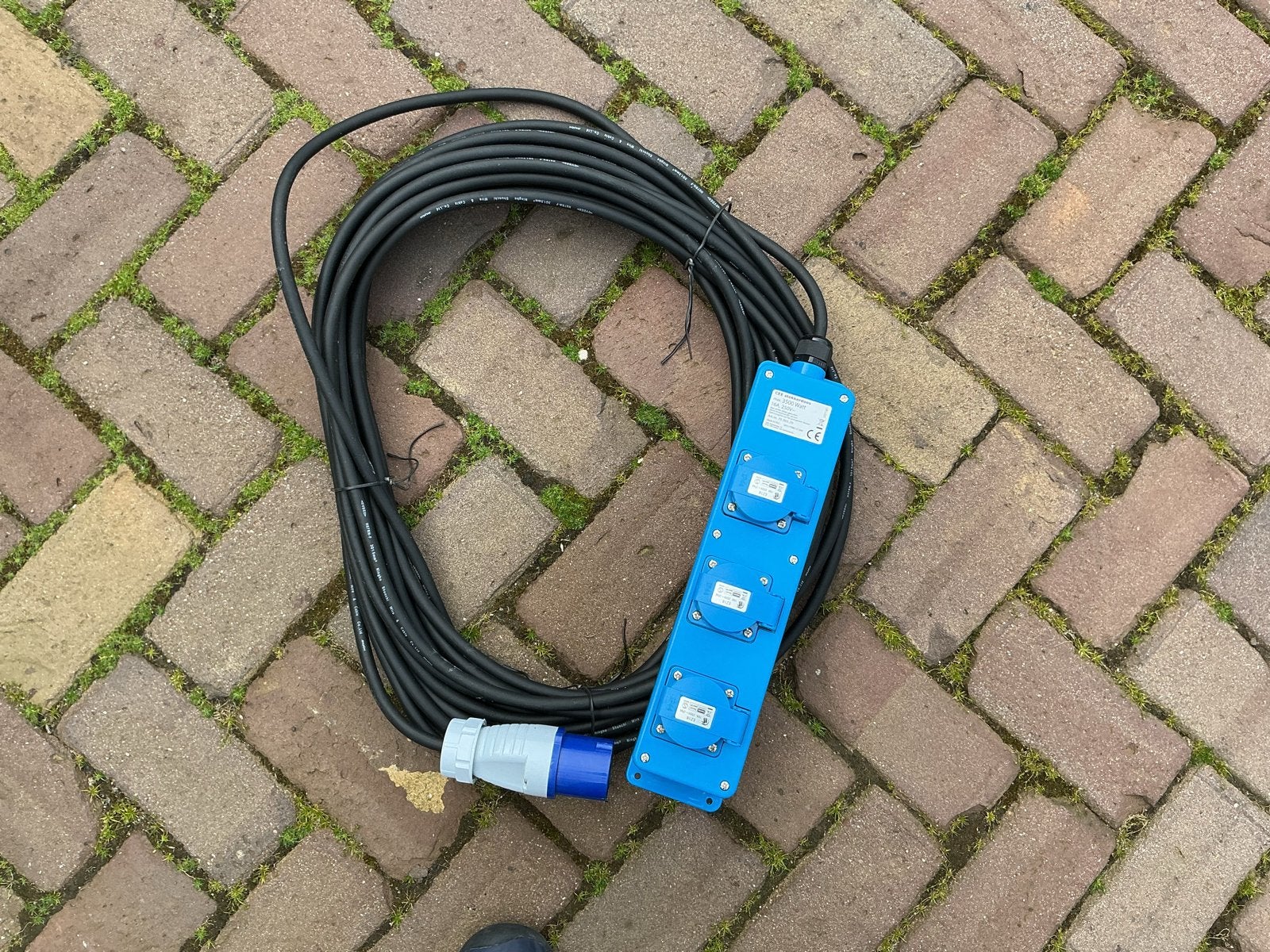 CEE Stekkerdoos Camping 3 Stopcontacten 25m Kabel 3500W, Caravans en Kamperen, Caravan accessoires, Ophalen, Zo goed als nieuw