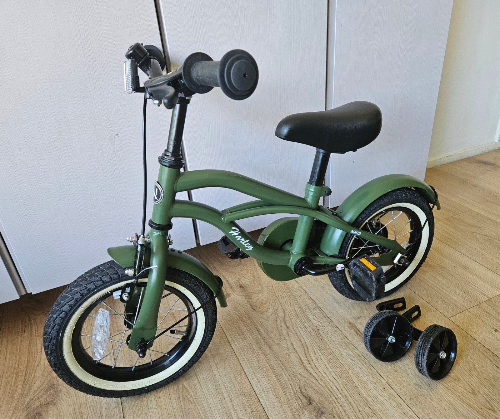 Nogan Harley 12 inch kinderfiets met zijwieltjes + helm, Ophalen, Zijwieltjes, Gebruikt, Minder dan 16 inch