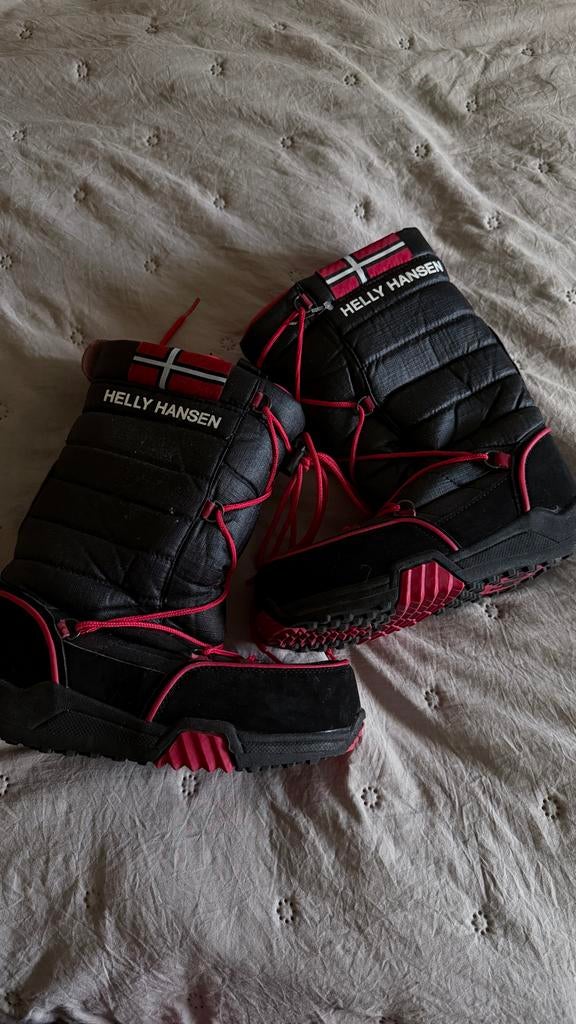 Helly Hansen winterlaarzen - Zwart met roze accenten, Ophalen of Verzenden, Zo goed als nieuw, Maat 38/40 (M), Overige typen