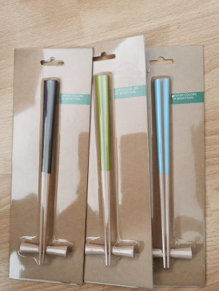 3 paar nieuwe eetstokjes van United Colors of Benetton, Ophalen of Verzenden, Nieuw, Hout, Los bestek