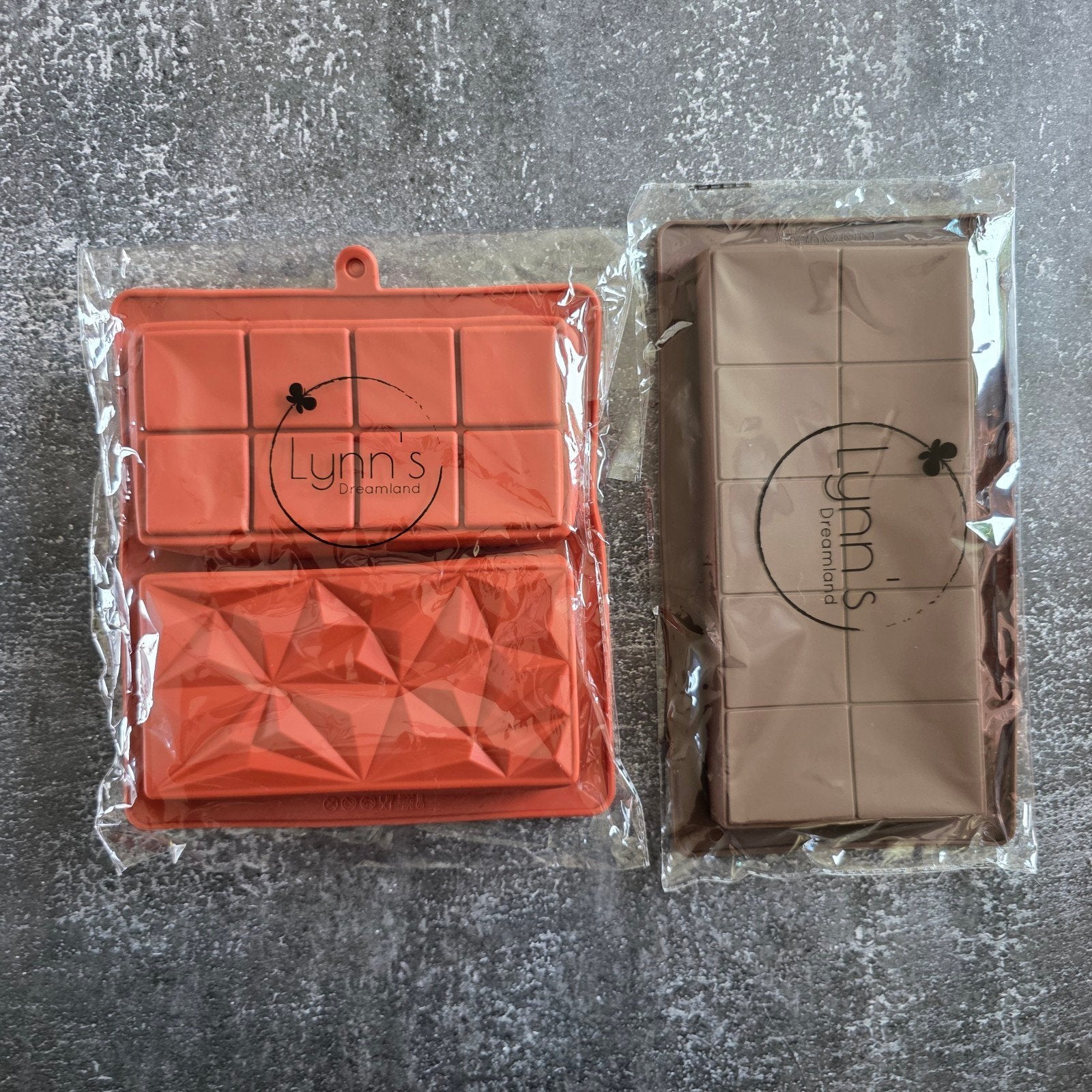 Set van 2 siliconen bakvormen - Mal voor gevulde chocoladere, Ophalen of Verzenden, Nieuw, Taarten, Bakvorm