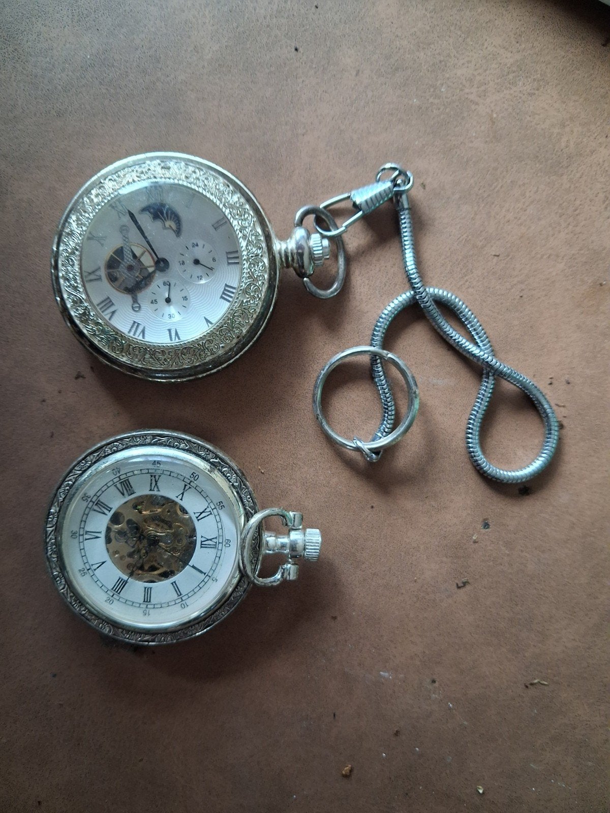 Twee werkende zakhorloges met ketting, Ophalen of Verzenden