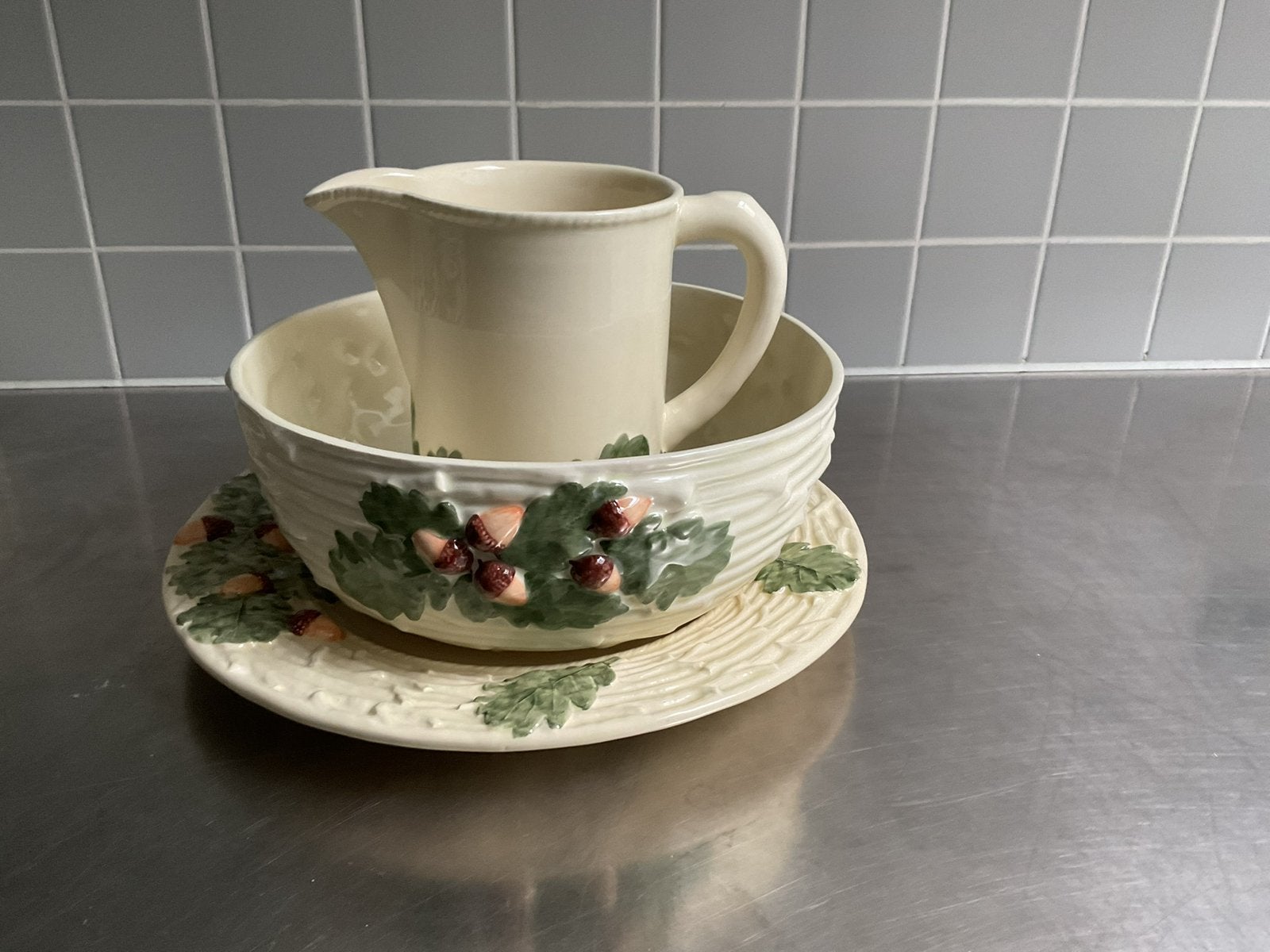 Portugees aardewerk servies versierd met eikeltjes, Ophalen, Aardewerk, Overige stijlen, Schaal of Schalen