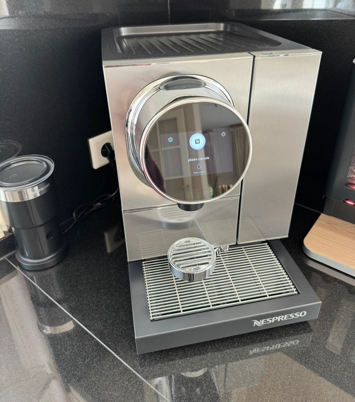 Nespresso Momento koffiemachine, Witgoed en Apparatuur, Ophalen, Zo goed als nieuw, Koffiemachine