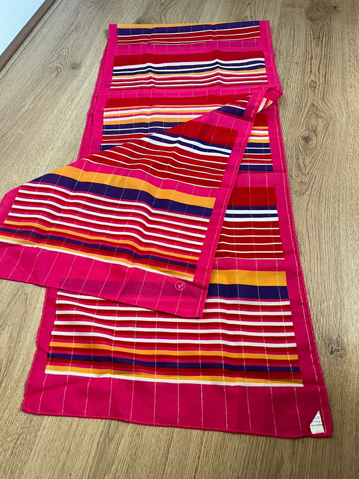 Roze gestreepte dunne sjaal met goud glinstering, Kleding | Dames, Maat 46/48 (XL) of groter, Ophalen of Verzenden, Zo goed als nieuw