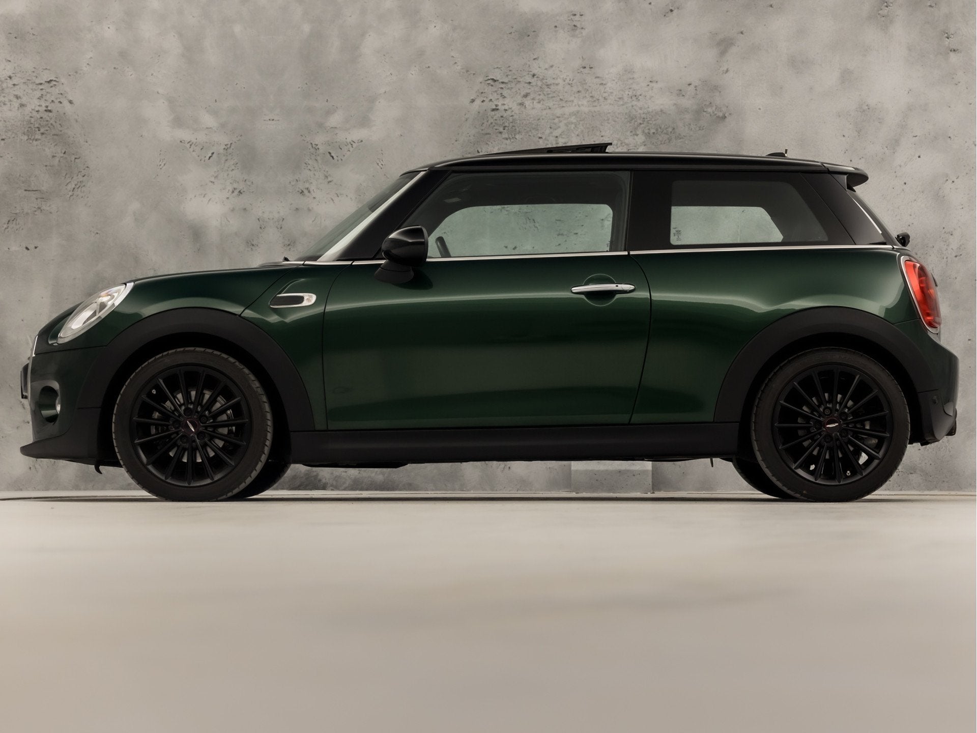 MINI Mini 1.5 Cooper Sport Automaat (PANORAMADAK, JCW PACK,, 12 maanden, Gebruikt, 4 stoelen, 49 €/maand
