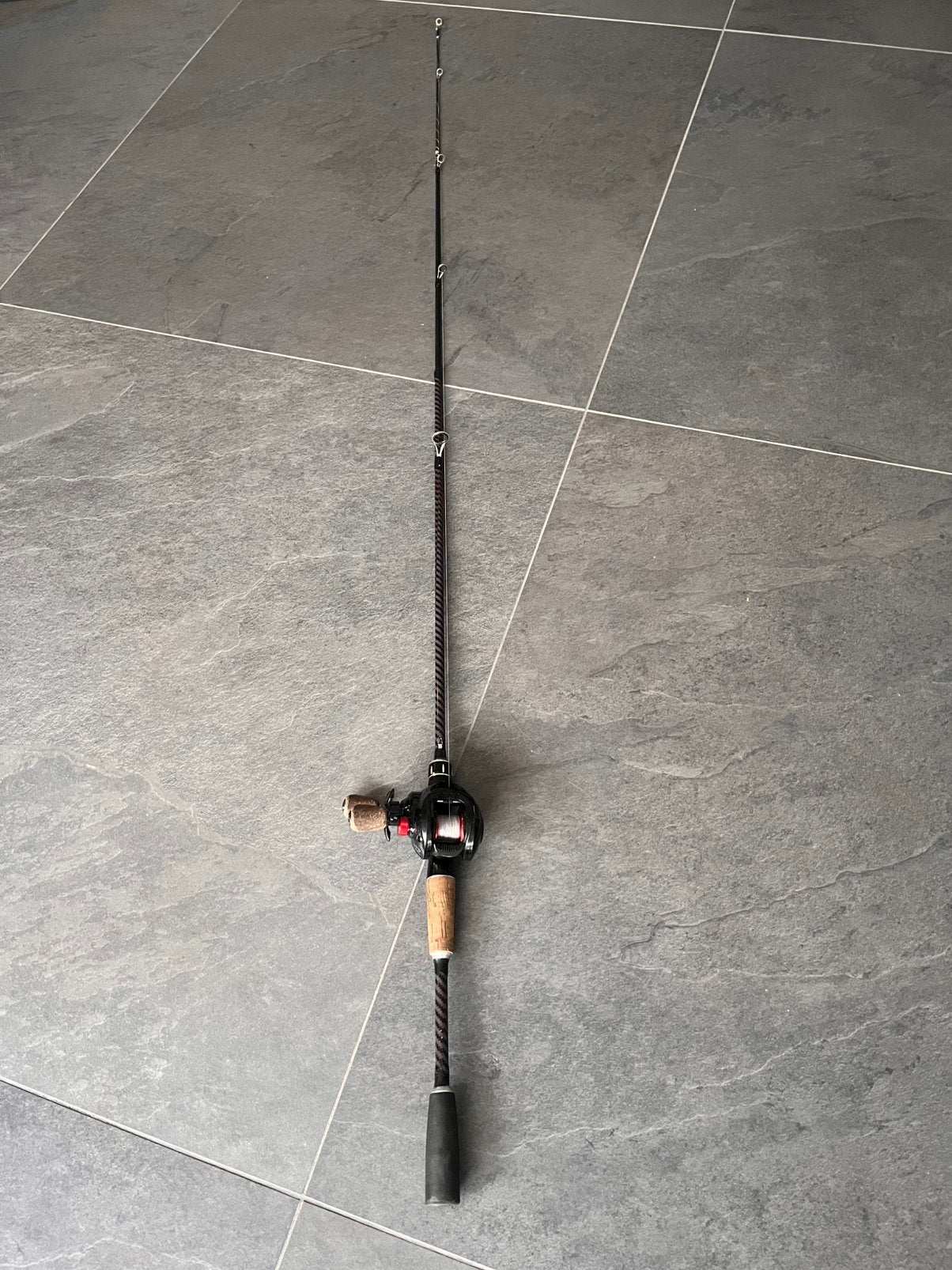 Baitcaster/reelhengel + reel, Watersport en Boten, Ophalen, Zo goed als nieuw, Molen