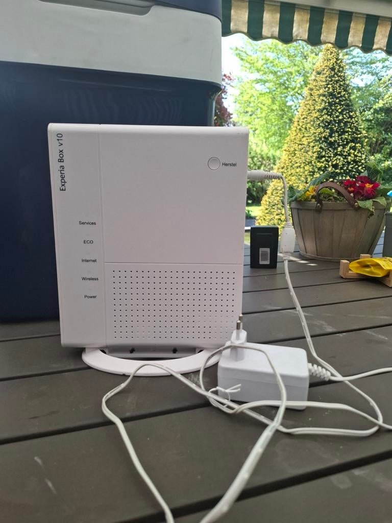 Experia Box V10 Router/Modem, Computers en Software, Routers en Modems, Gebruikt, Router met modem, Ophalen