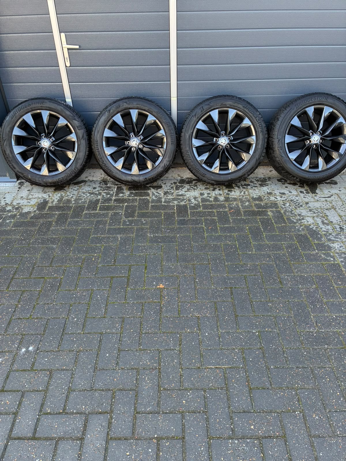 Winterbanden Supermooie set 19 inch Skoda enyag iv, 255 mm, Banden en Velgen, Winterbanden, Ophalen
