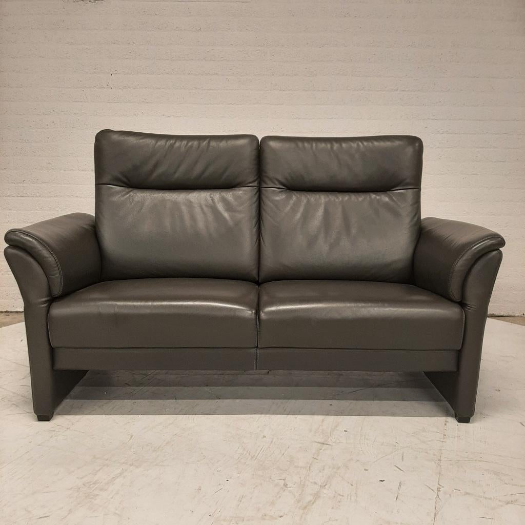 Prominent grijze leren tweezits bank, Ophalen, Gebruikt, 150 tot 200 cm, Tweepersoons