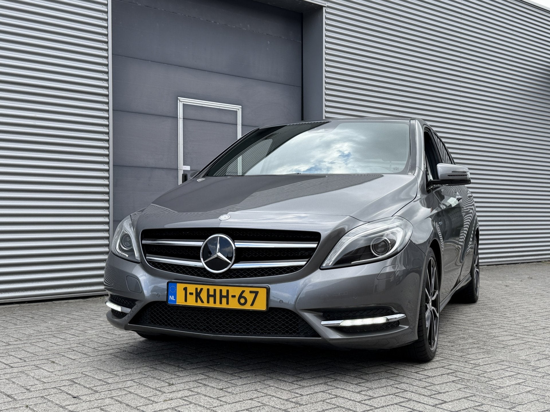 Mercedes-Benz B-Klasse 200 Ambition I Aut. I Leder I Navi I, Auto's, Euro 5, 1325 kg, Gebruikt, Zwart