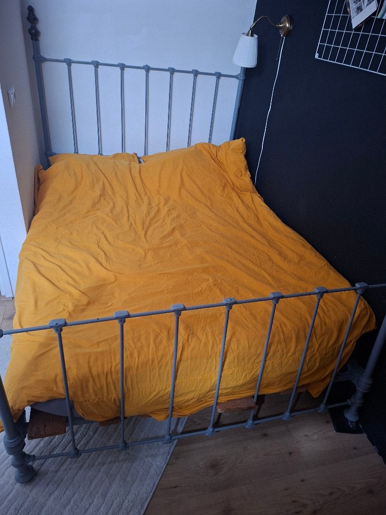 Antiek twijfelaar bed 200x140 met sierlijke details, Huis en Inrichting, Slaapkamer | Bedden, Gebruikt, 140 cm, Twijfelaar, 200 cm