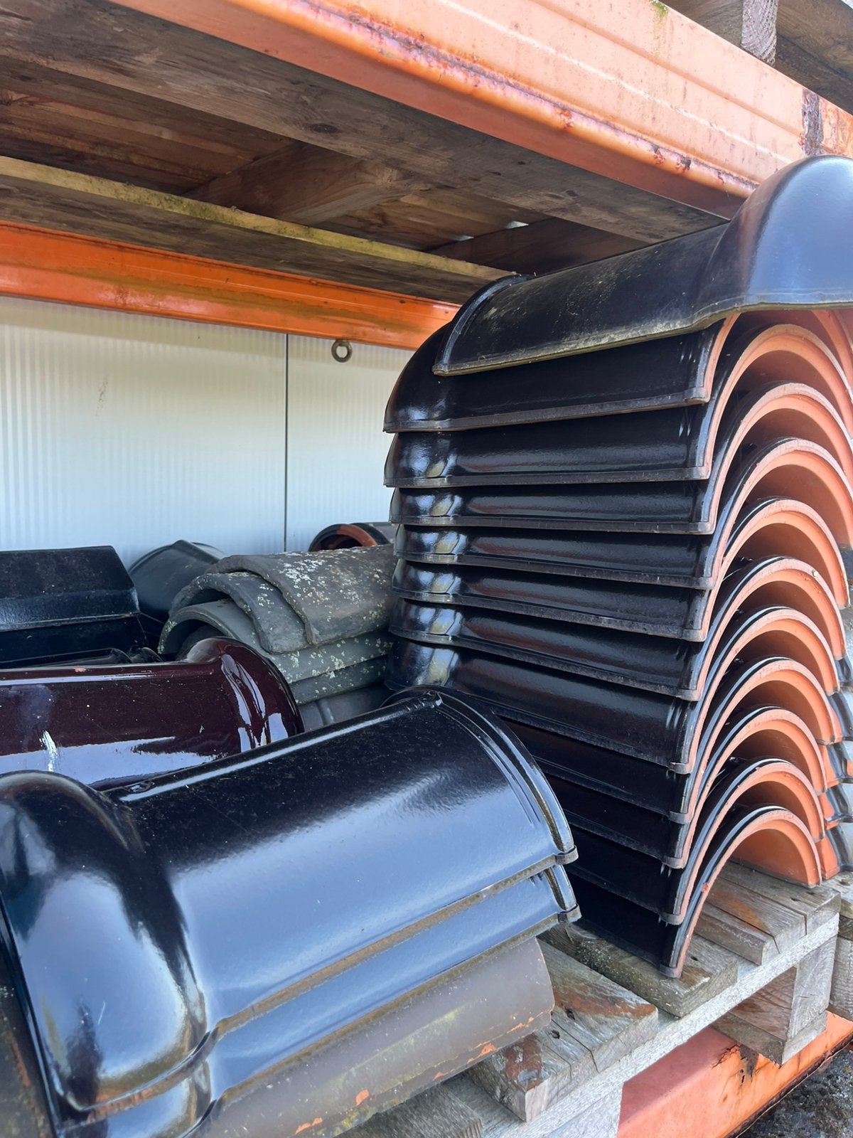 Te koop diverse nokvorsten en dakpannen, Doe-het-zelf en Verbouw, Dakpannen en Dakbedekking, Ophalen, Zo goed als nieuw, 15 m² of meer