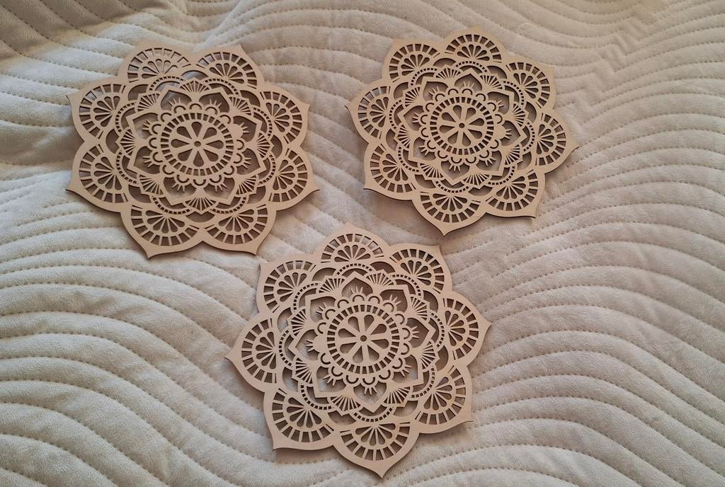 3 Houtsnijwerk mandala's / houten wandborden, Ophalen of Verzenden, Zo goed als nieuw, Glas of Kopje