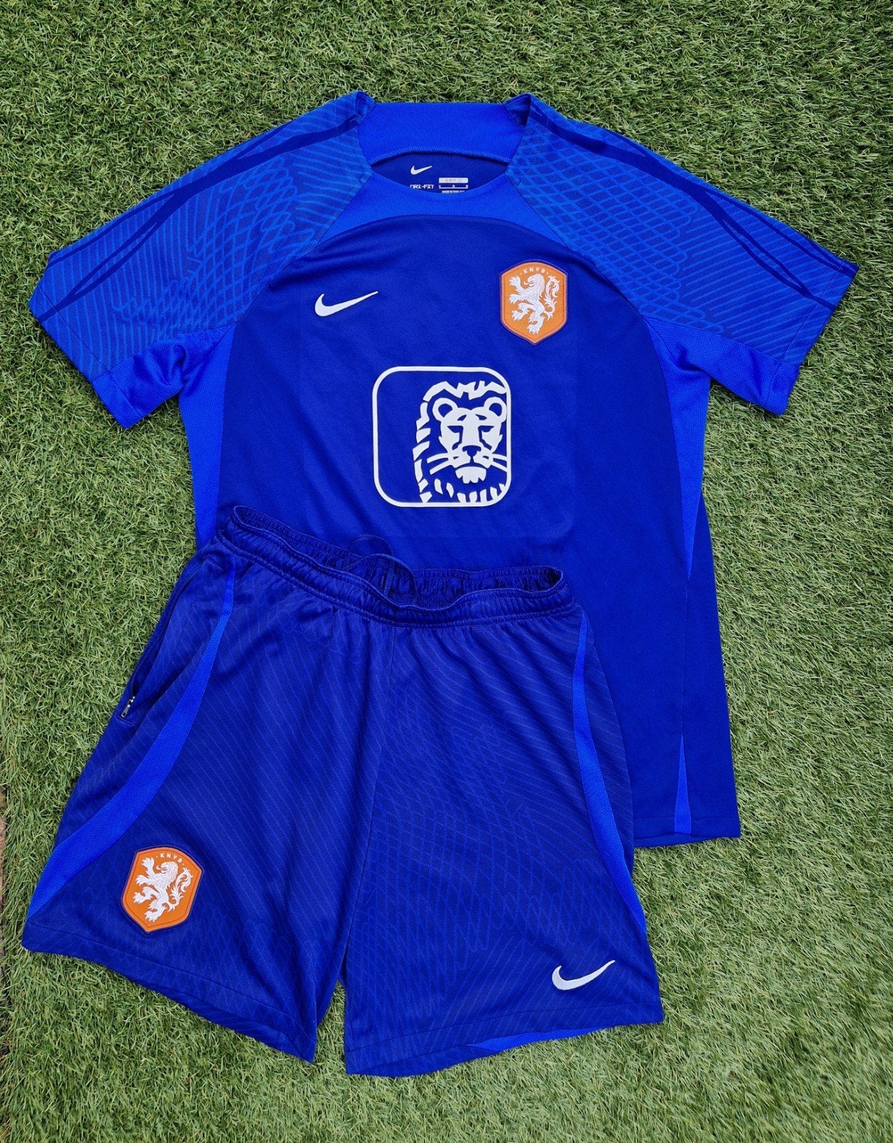 Nederlands elftal pre match tenue 2022 KNVB Shirt + broek L, Maat 52/54 (L), Blauw, Nike, Ophalen of Verzenden