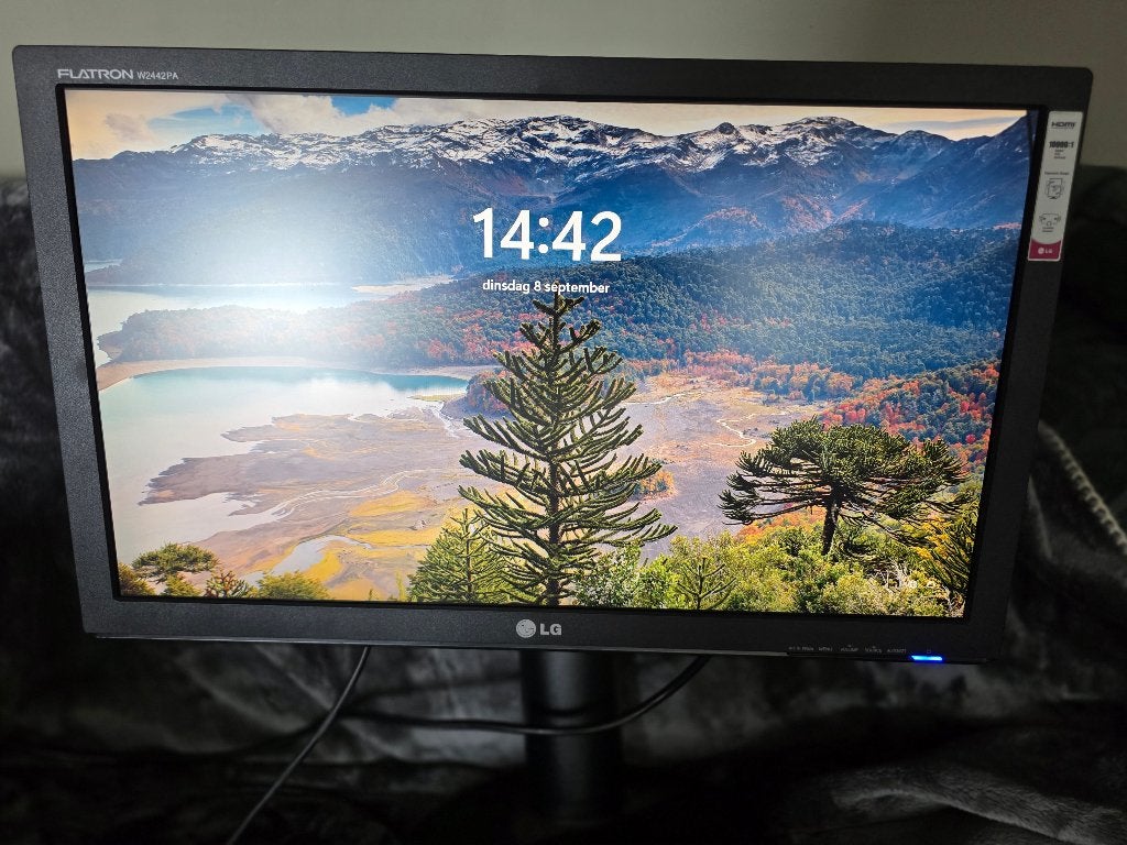 LG W2442PA 24 Inch monitor, 90 graden pivot, geluid, Ingebouwde speakers, DVI, Gebruikt, LG Electronics
