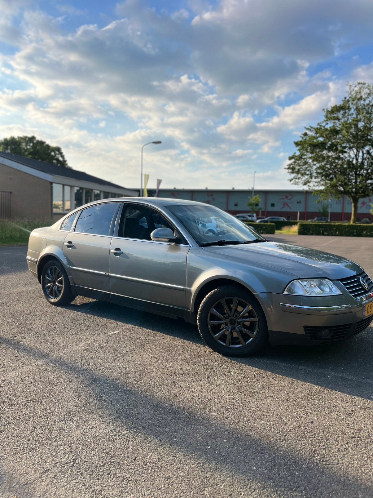 Volkswagen Passat 2.0 96KW 2004 Grijs, 1325 kg, 4 cilinders, 1984 cc, Origineel Nederlands