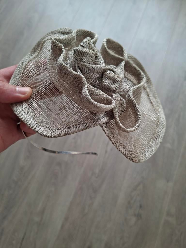 Taupe Crème Dopje Hoed Haarbanddopje, Ophalen of Verzenden, Zo goed als nieuw, One size fits all, Hoed