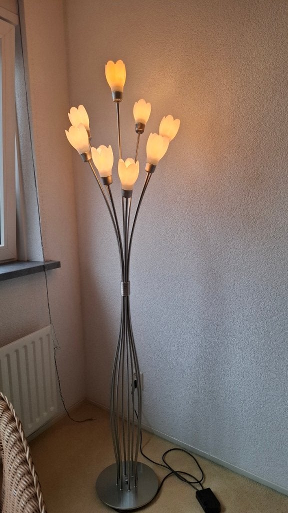 Sfeervolle Design Vloerlamp / Staande Lamp met Tulp Kelken, Huis en Inrichting, Ophalen, E14 (klein), Zo goed als nieuw, Metaal