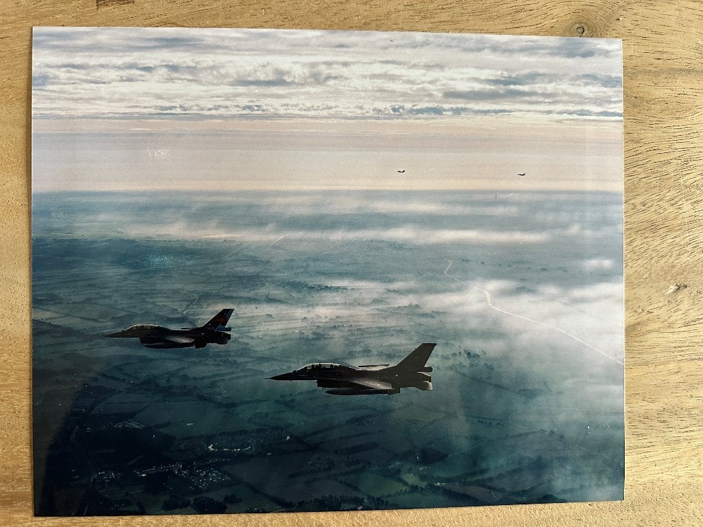 Originele KLu foto 4 F-16’s in formatie 2003 – Fotovlucht, Ophalen of Verzenden, Zo goed als nieuw, Kaart, Foto of Prent