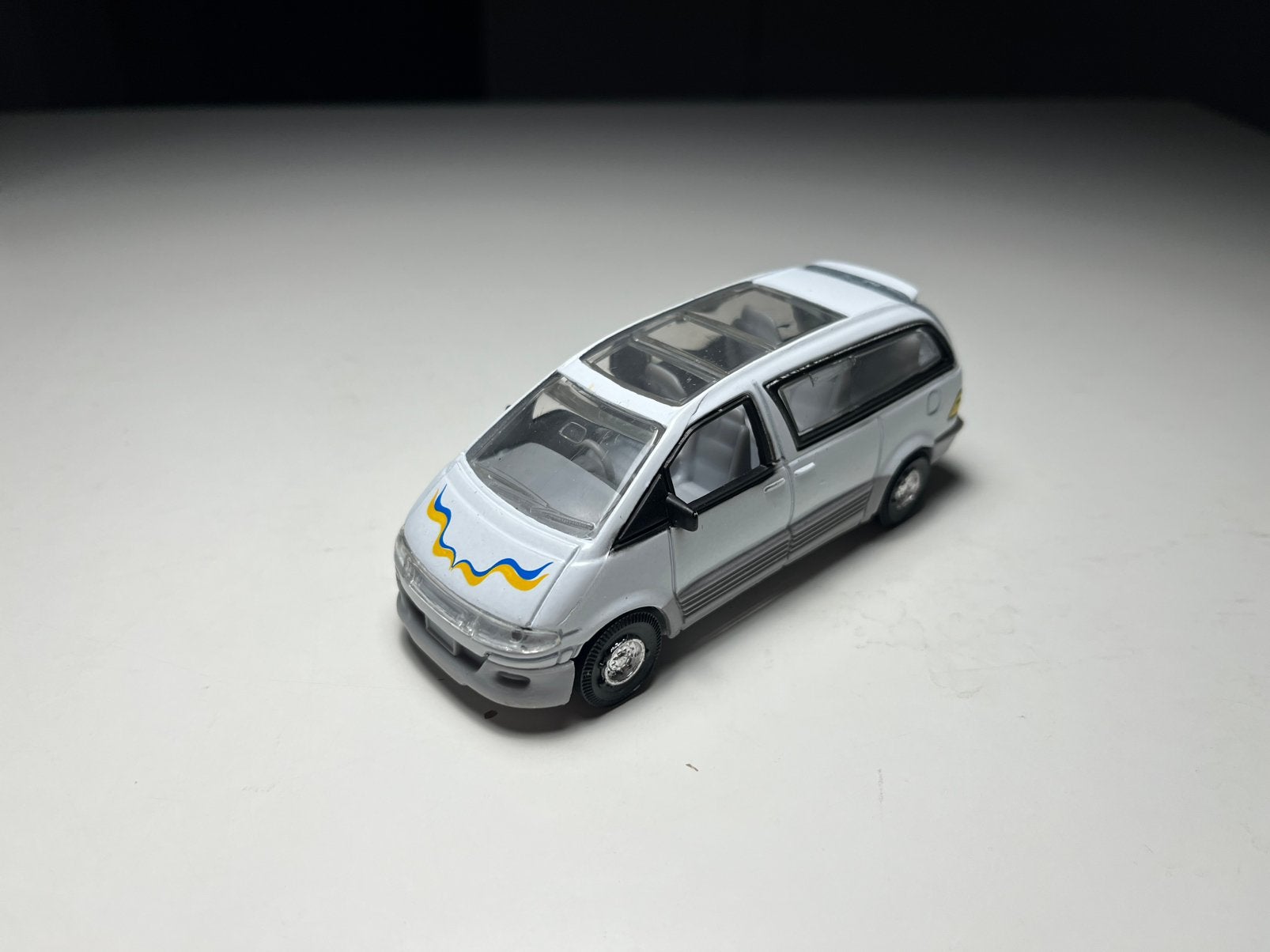 Tins Toys - Toyota Previa - Schaal 1:38, Hobby en Vrije tijd, Modelauto's | Overige schalen, Verzenden, Zo goed als nieuw, Auto