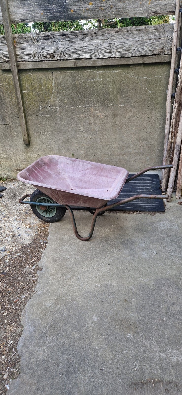 Stevige kruiwagen met kunststof bak, Tuin en Terras, Kruiwagens, Ophalen, Onbekend, Handmatig, Gebruikt