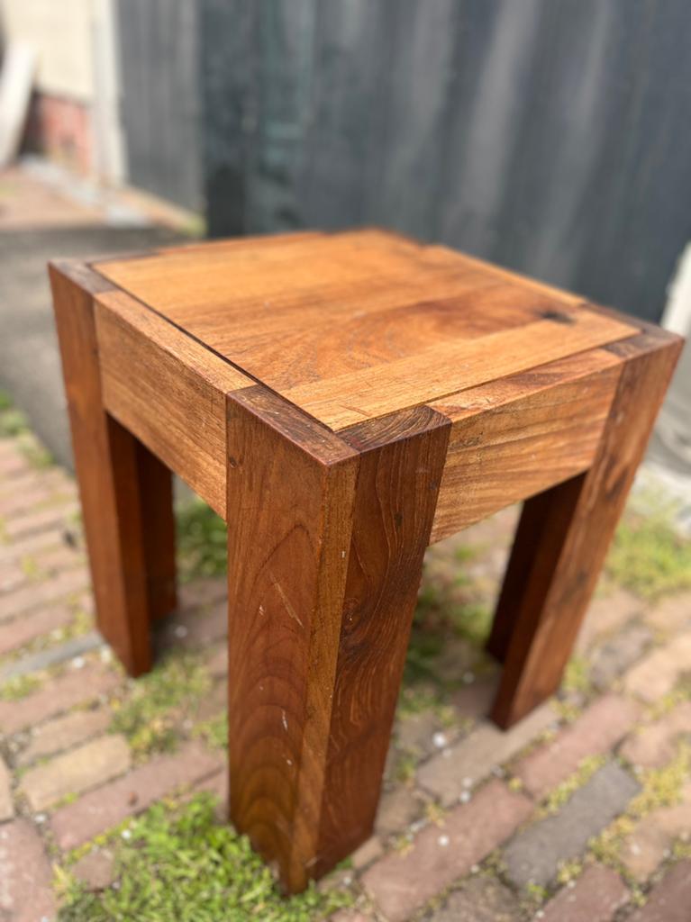 Massieve Teak Houten Kruk - Geolied, 45 tot 60 cm, Minder dan 55 cm, Gebruikt, Ophalen of Verzenden