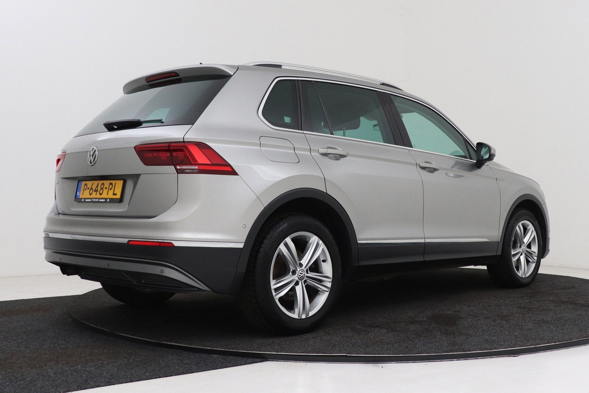 Volkswagen Tiguan 1.4 TSI Comfortline Business | Camera | Di, Stof, 150 pk, SUV of Terreinwagen, 1398 kg