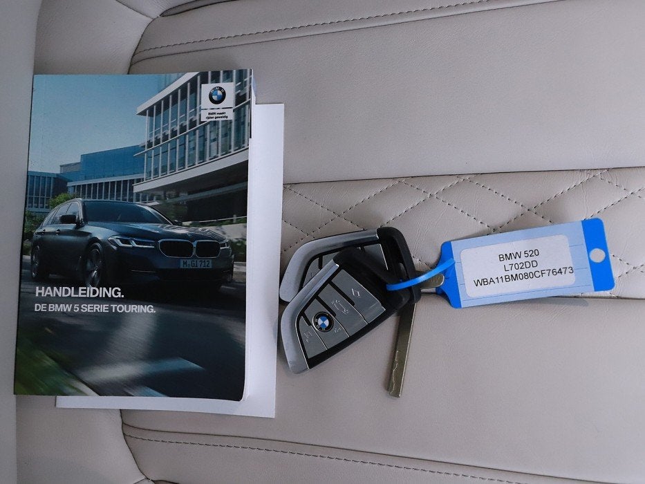Foto 44 van BMW 5 Serie Touring 520i High Executive | Pano | Leder | 04-