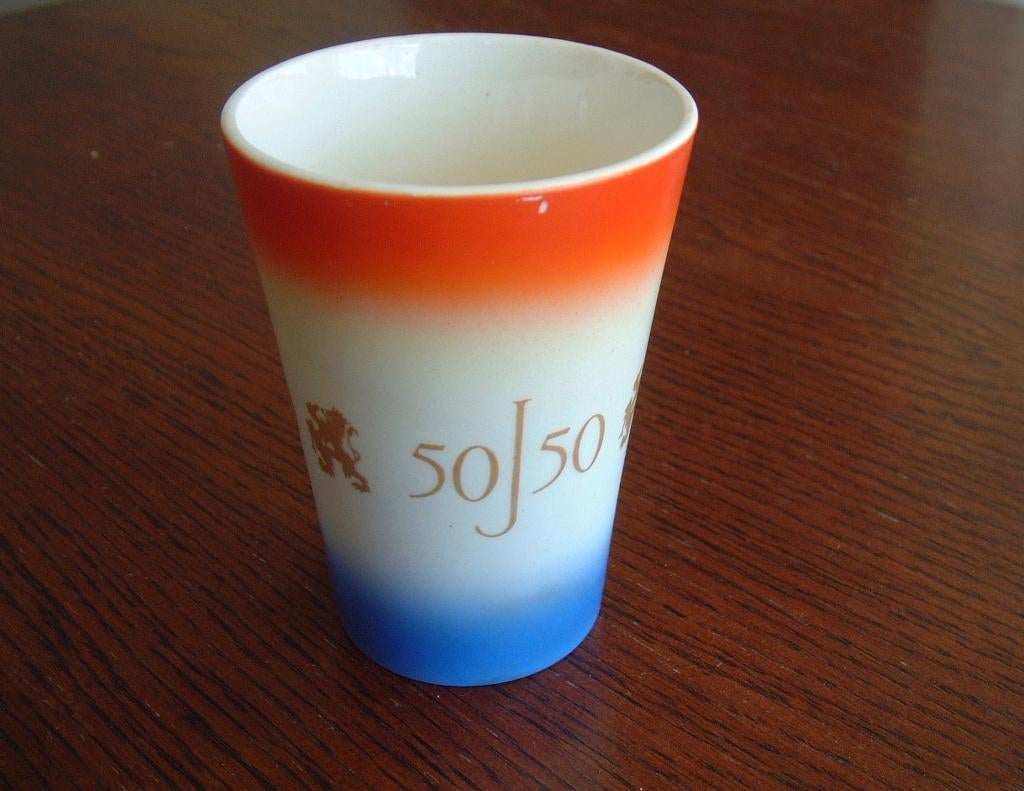 Puntgave oude Regout beker van Juliana 50 jaar 50J50, Ophalen of Verzenden, Gebruikt, Nederland, Servies