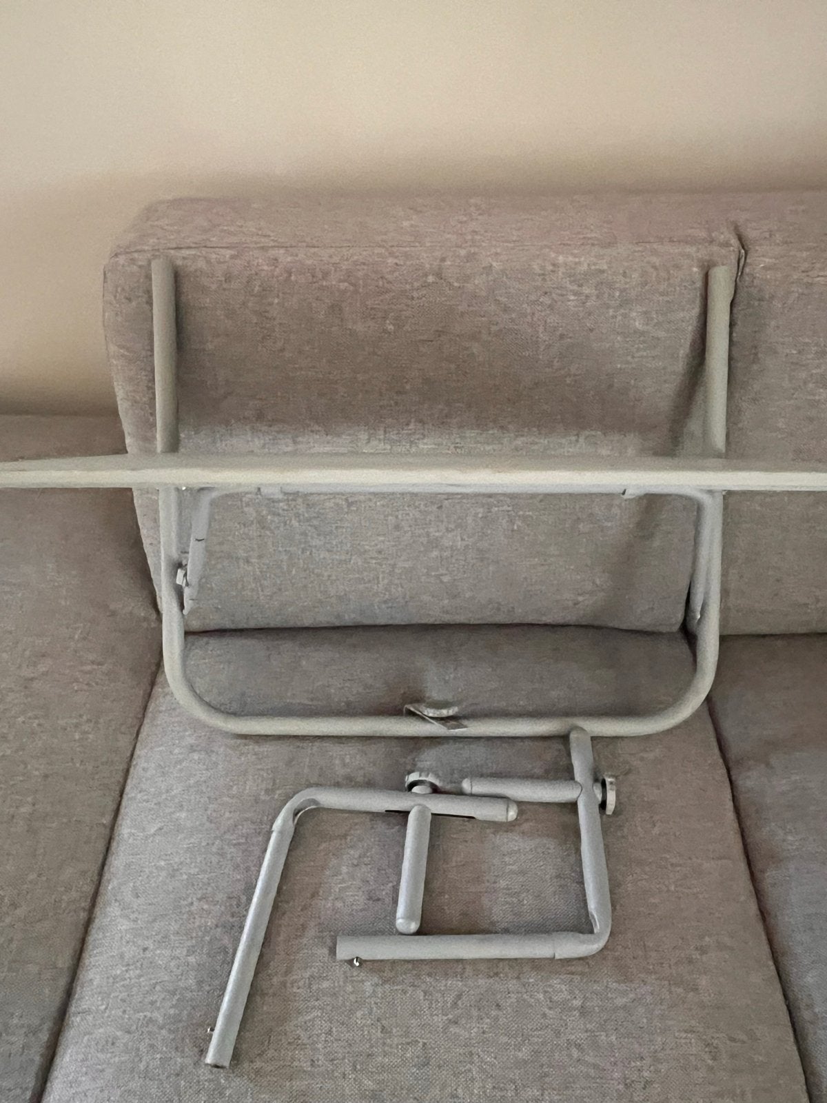 Verstelbaar bedtafeltje/laptoptafel - Grijs, Ophalen, Gebruikt, Metaal of Aluminium, 55 tot 75 cm