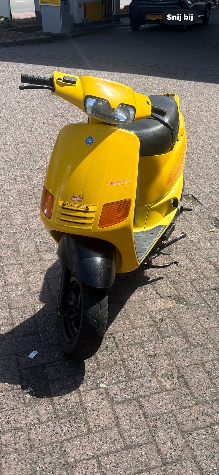 Piaggio zip fastrider, Fietsen en Brommers, Scooters | Piaggio, Zo goed als nieuw, Zip, Benzine, Ophalen of Verzenden
