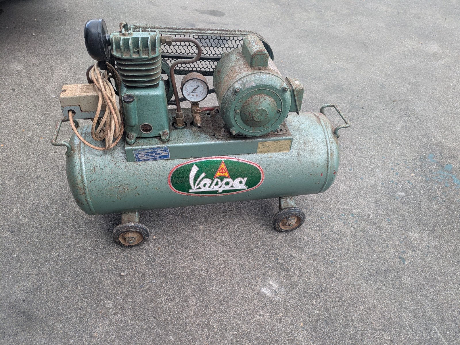 Vespa compressor Vintage 36 liter, Ophalen, Gebruikt, Minder dan 200 liter/min, 25 tot 100 liter