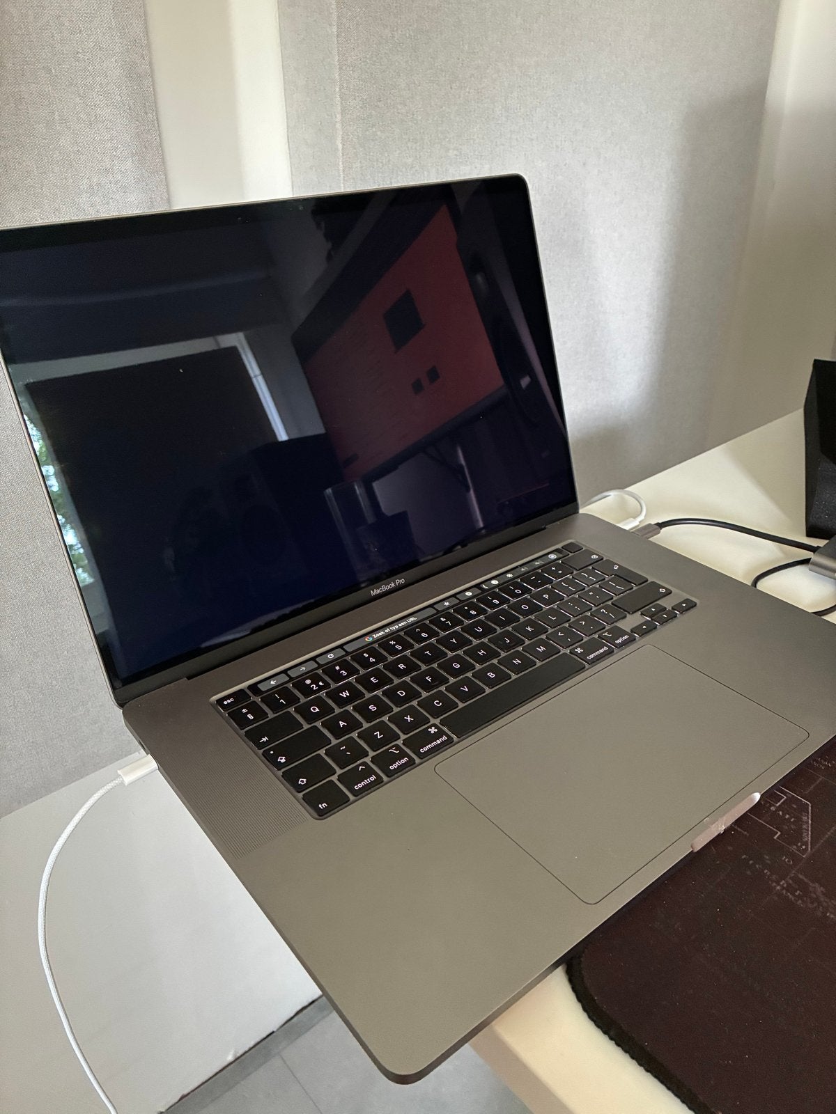 MacBook Pro 2019 16 inch 16GB 512GB - Scherm defect, Computers en Software, Apple Macbooks, MacBook Pro, Gebruikt, 2 tot 3 Ghz